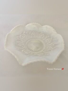 VINTAGE 1940'S NORTHWOOD OPALESCENT RUFFLE EDGE GLASS CANDY DISH